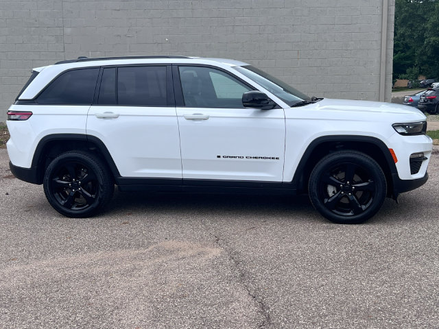 Used 2024 Jeep Grand Cherokee Limited w/ Black Appearance Package AWD/4WD image 46
