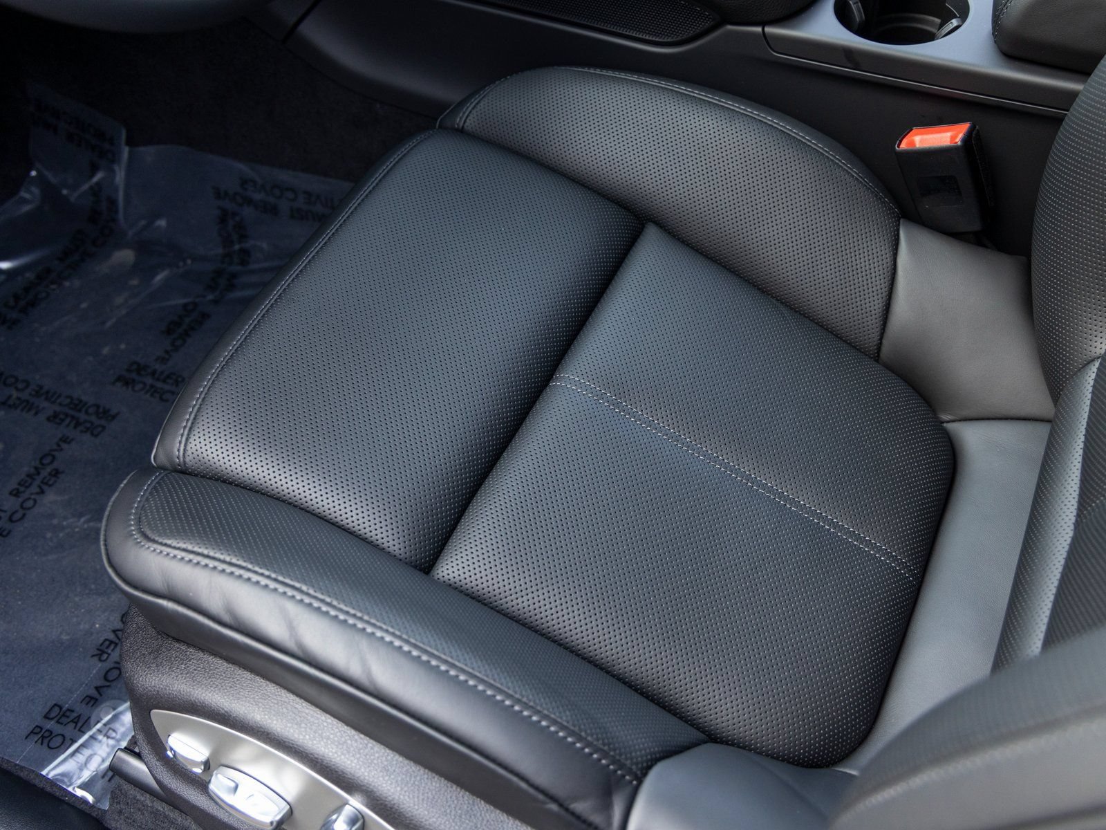 New 2026 Porsche Macan AWD/4WD image 26