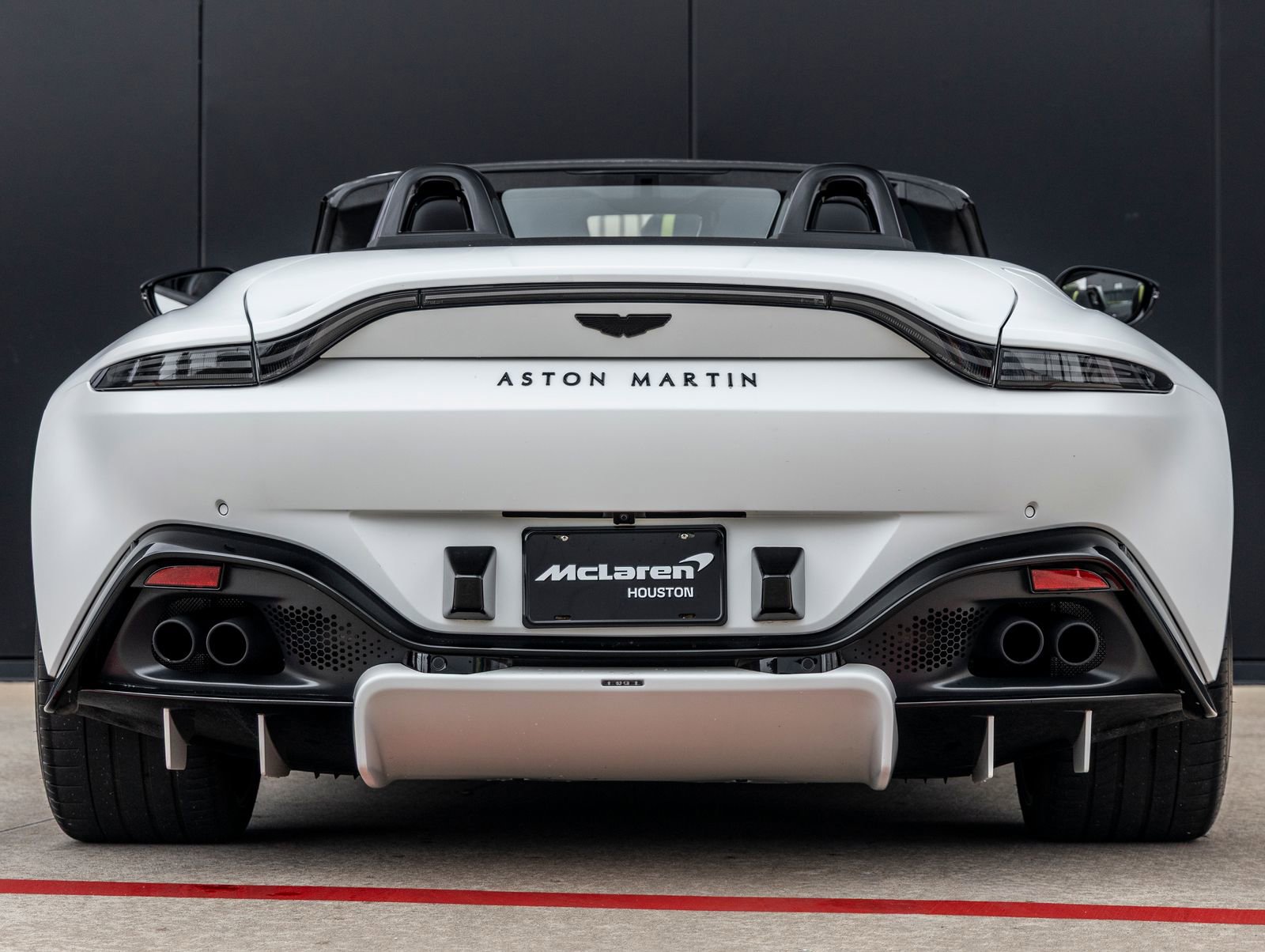 Used 2023 Aston Martin V8 Vantage Roadster RWD image 8