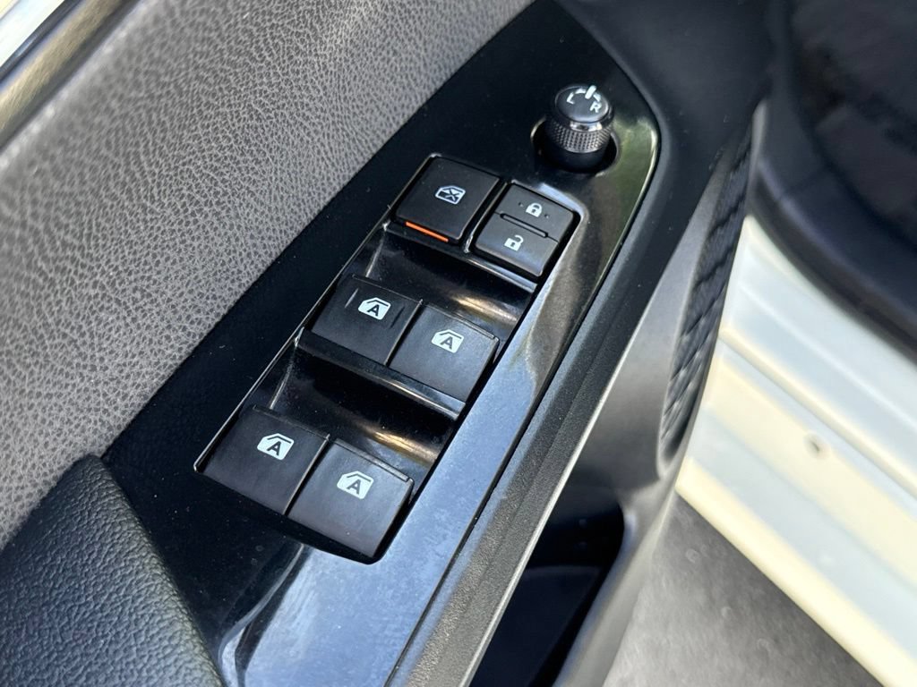 Used 2016 Toyota Prius Two w/ Preferred Accessory Package FWD image 18