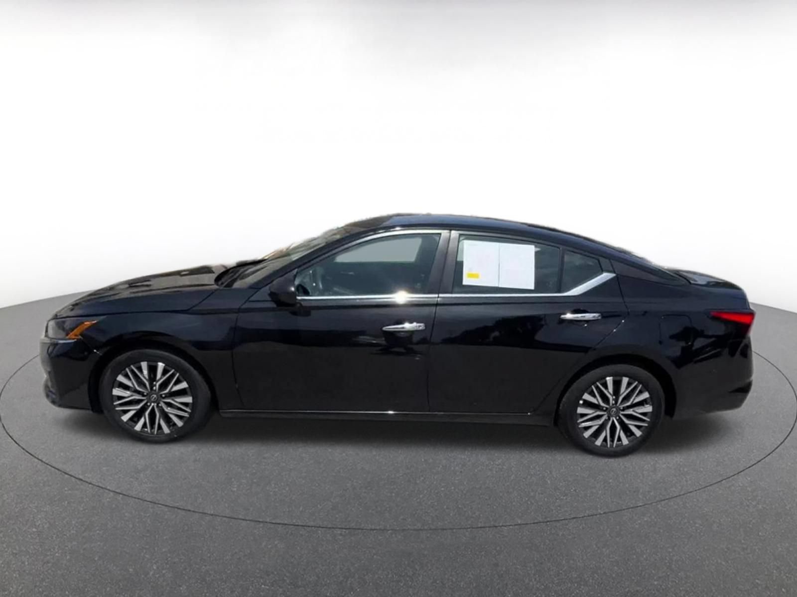 Used 2025 Nissan Altima 2.5 SV FWD image 8