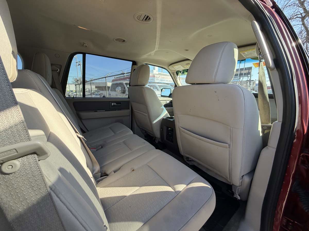 Used 2013 Ford Expedition XLT image 28