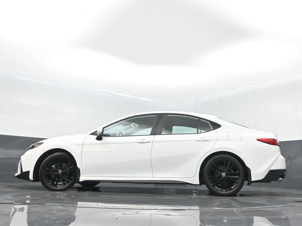 Used 2025 Toyota Camry SE w/ Convenience Package FWD image 32