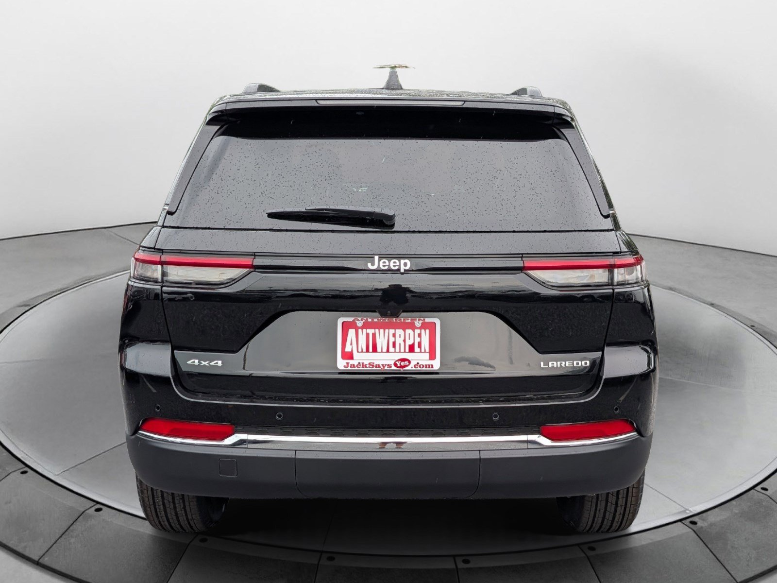 New 2025 Jeep Grand Cherokee Laredo w/ Luxury Tech Group I AWD/4WD image 4
