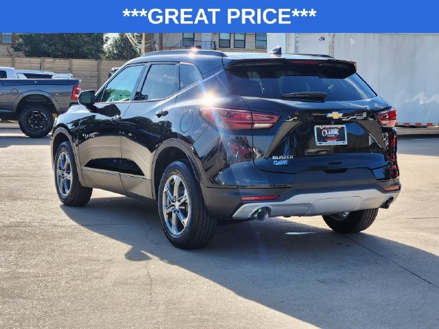 Used 2024 Chevrolet Blazer LT w/ Convenience Package FWD image 3