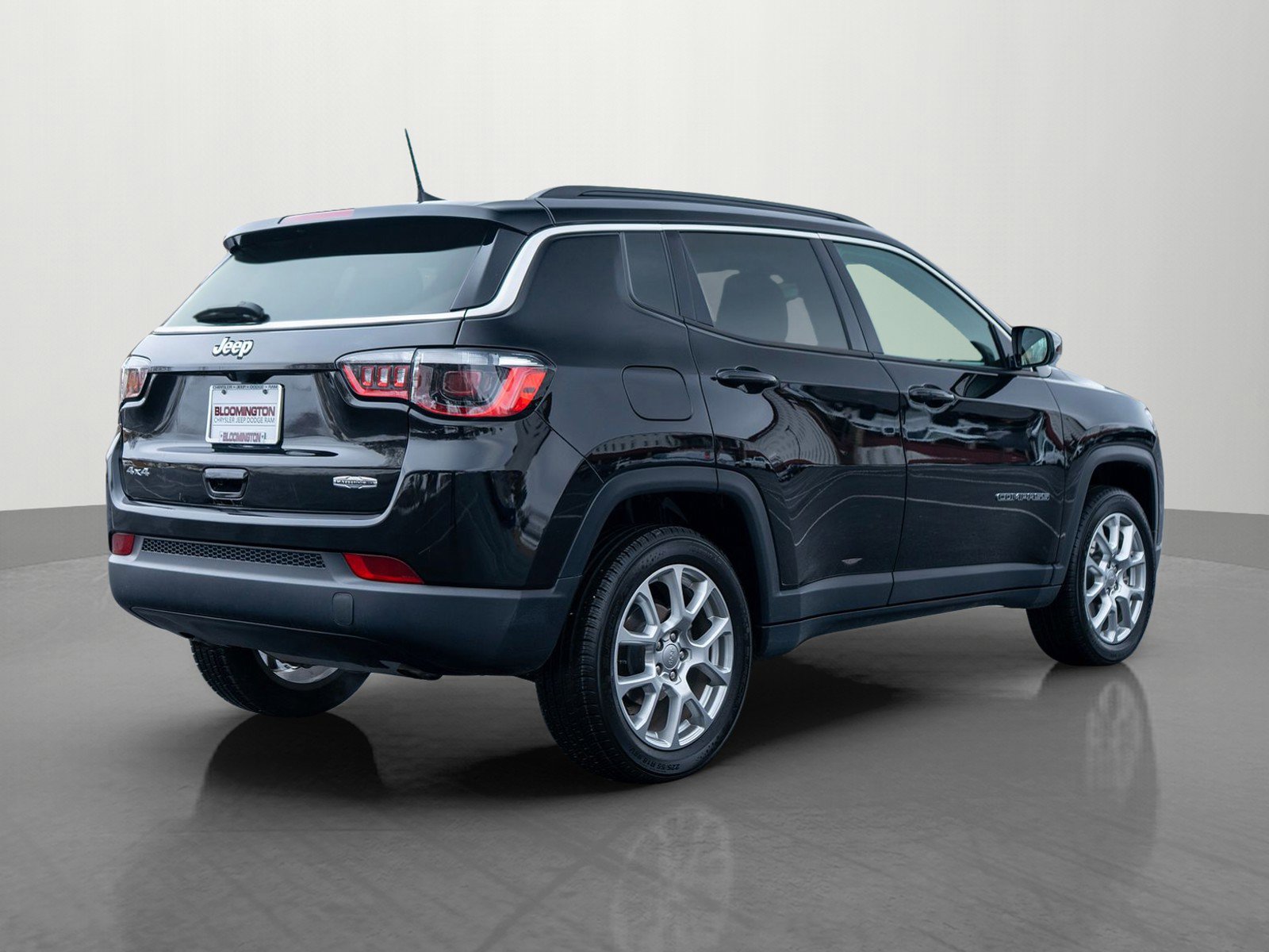 Used 2023 Jeep Compass Latitude image 7