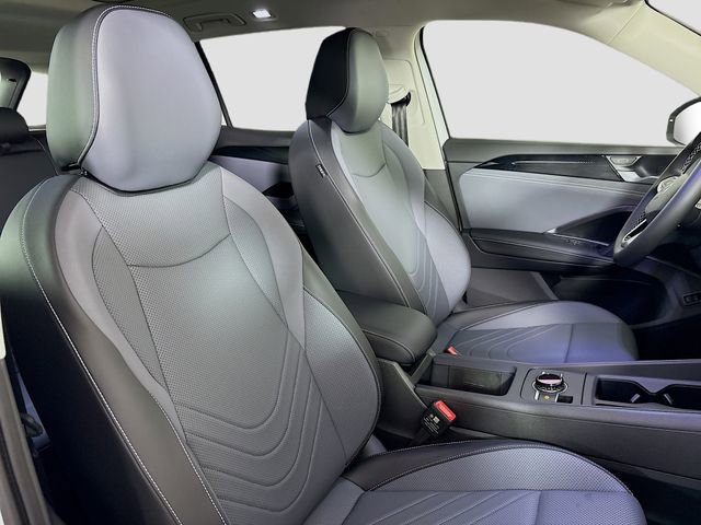 New 2025 Volkswagen Tiguan SE image 30