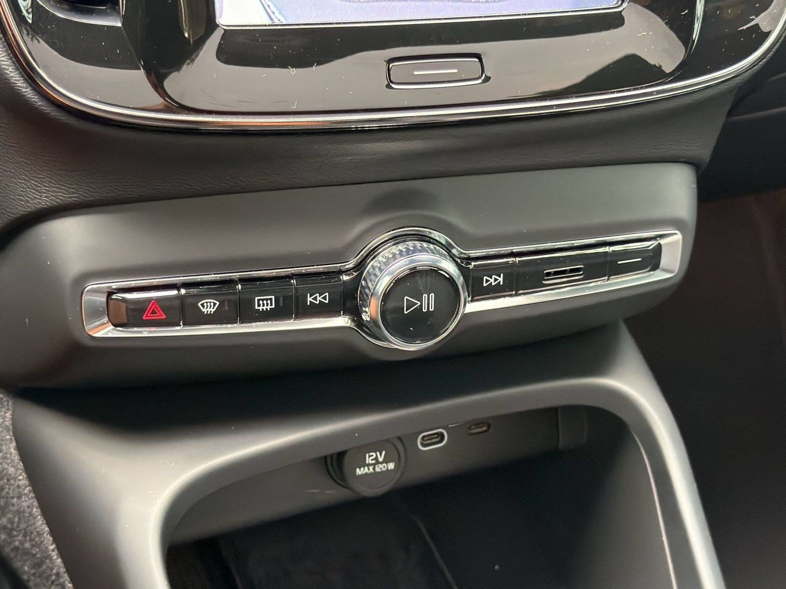 Certified 2023 Volvo C40 P8 Recharge Ultimate w/ Protection Package Premier AWD/4WD image 18