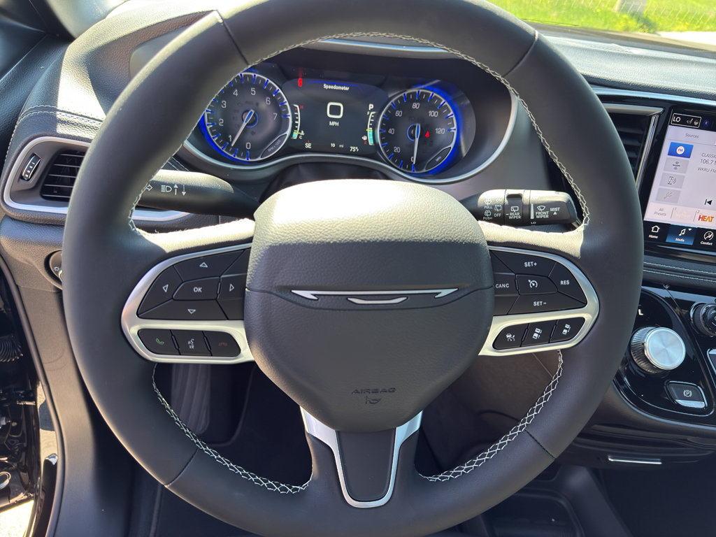 New 2027 Chrysler Pacifica Select w/ Family Tech Group AWD/4WD image 16