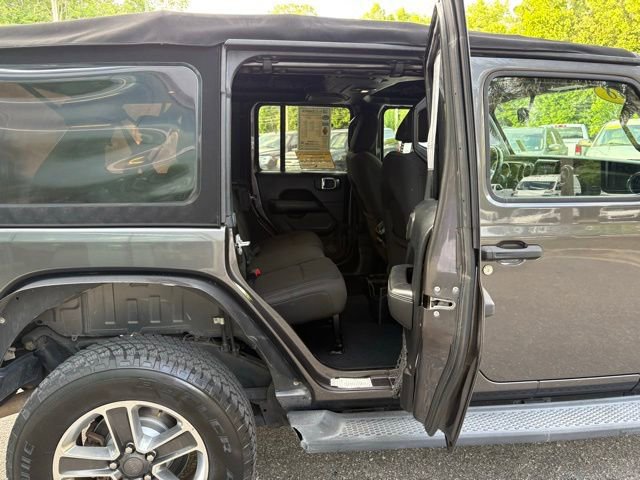 Used 2018 Jeep Wrangler Unlimited Sahara w/ LED Lighting Group AWD/4WD image 26
