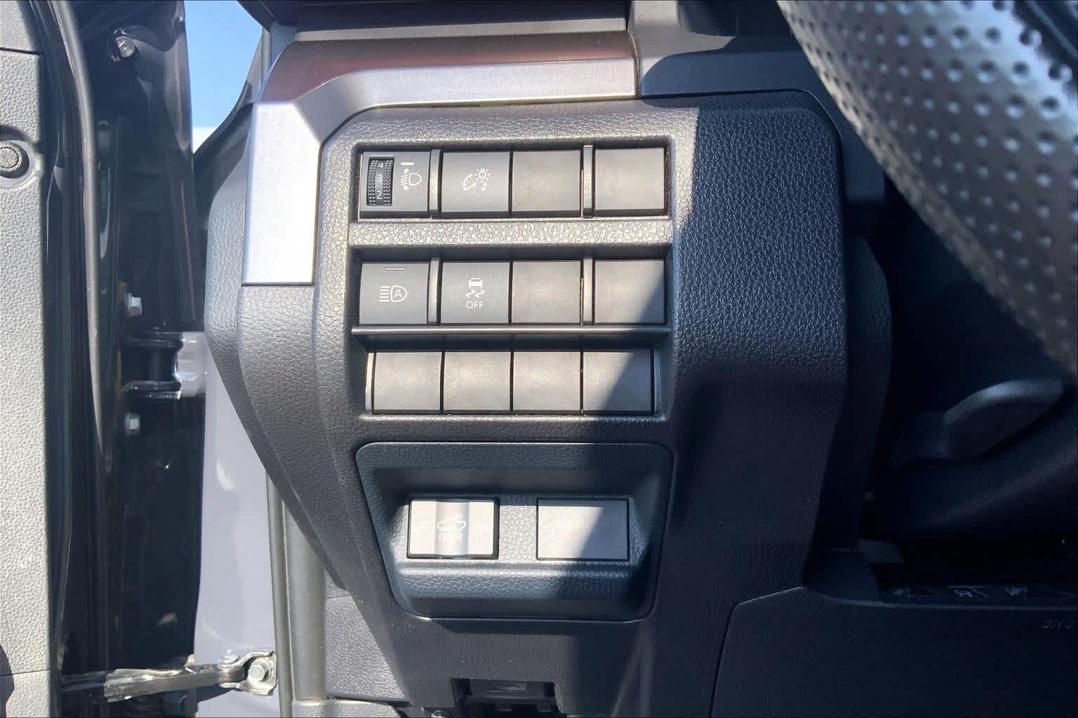 Used 2025 Toyota Tacoma SR5 RWD image 36
