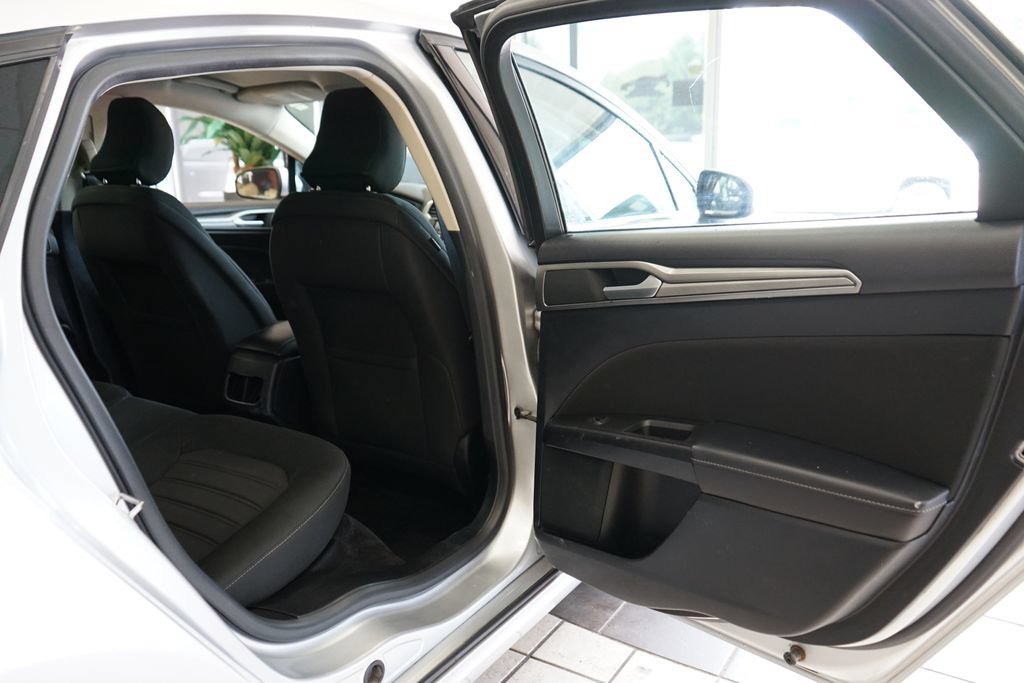 Used 2018 Ford Fusion SE w/ Fusion SE Technology Package FWD image 45