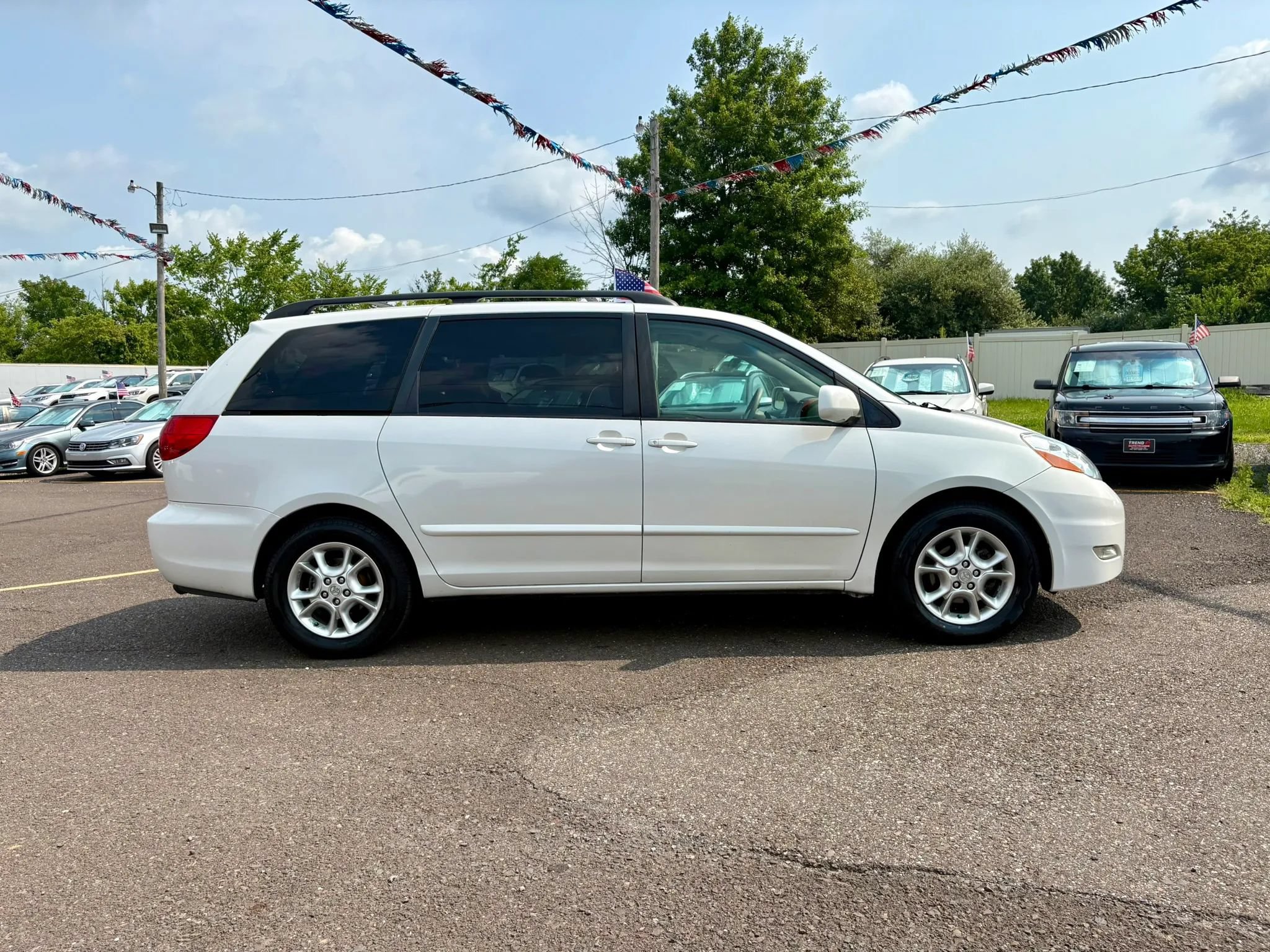 Used 2006 Toyota Sienna XLE w/ XLE Pkg 8 FWD image 6