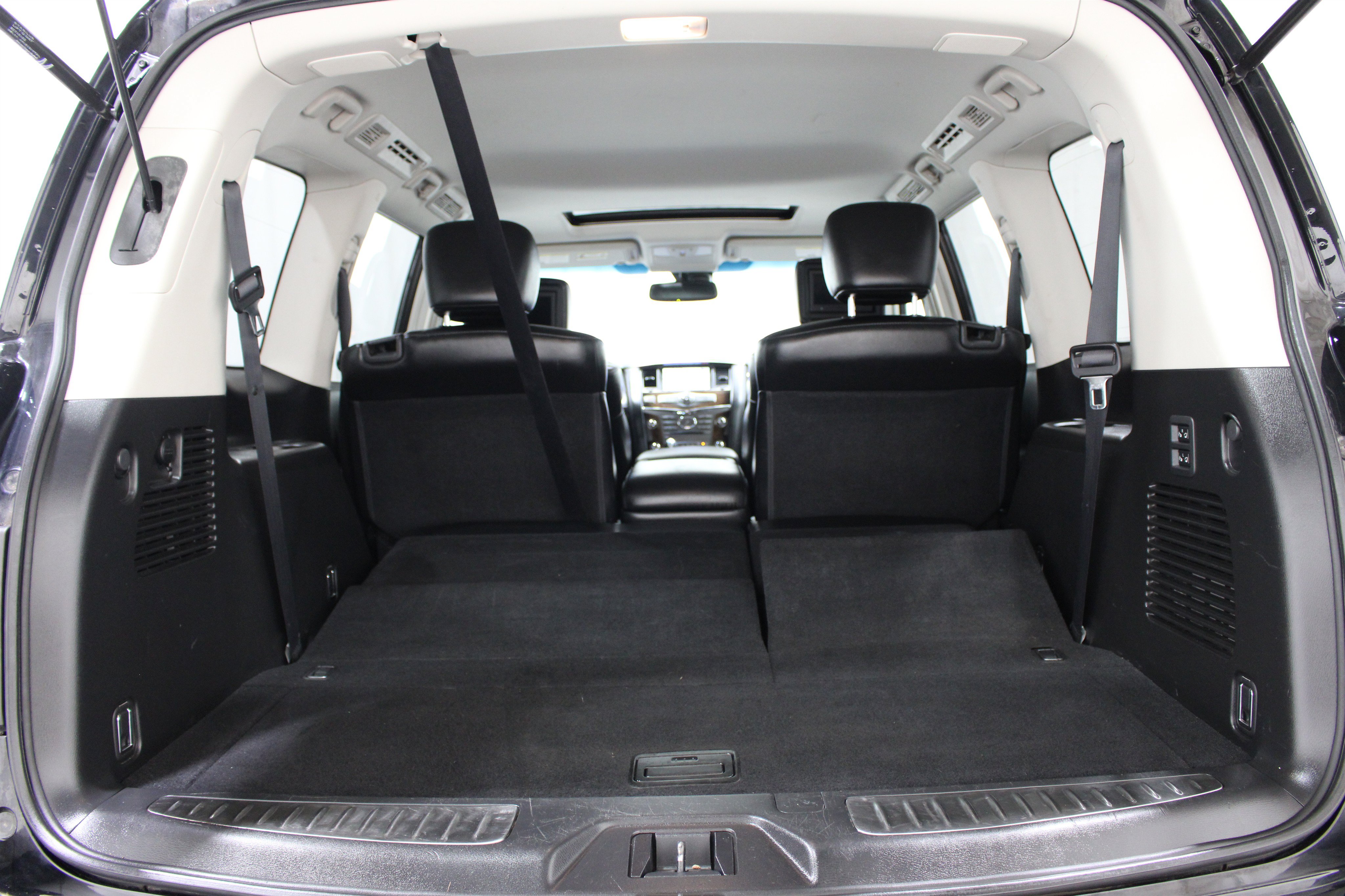 Used 2011 INFINITI QX56 4WD w/ Deluxe Touring Pkg image 27