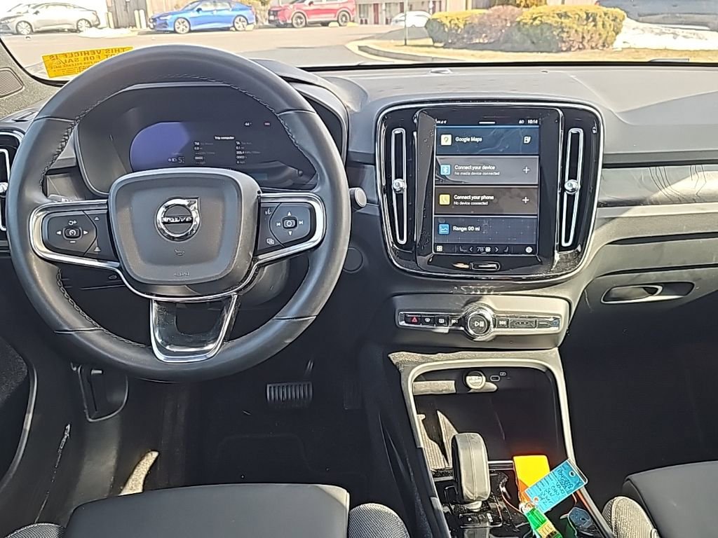 Used 2023 Volvo C40 Recharge Core image 2