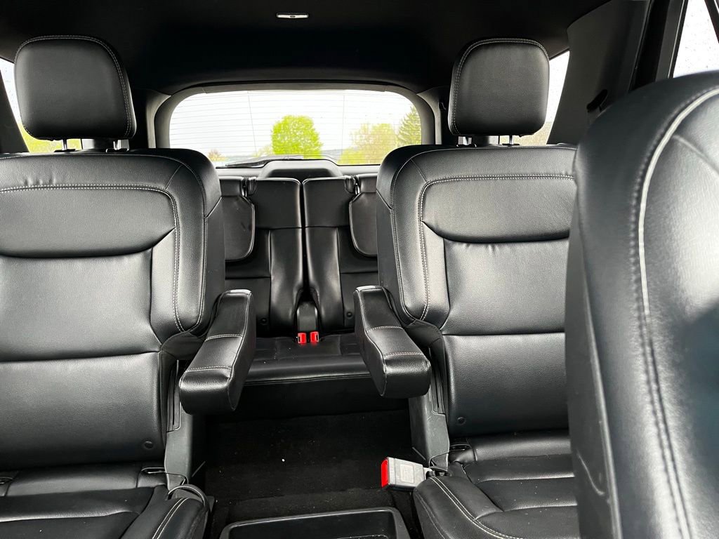 Used 2020 Ford Explorer XLT w/ Equipment Group 202A AWD/4WD image 7