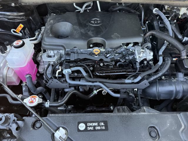 Used 2025 Toyota Sienna XLE FWD image 37