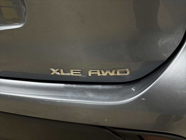 Certified 2022 Toyota Highlander XLE image 28