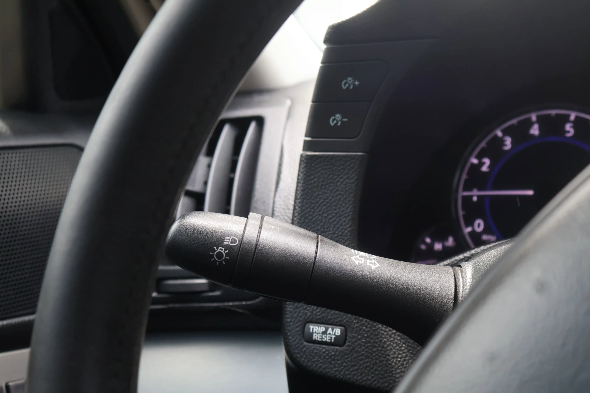 Used 2010 INFINITI G37 Sport w/ Navigation Pkg image 22