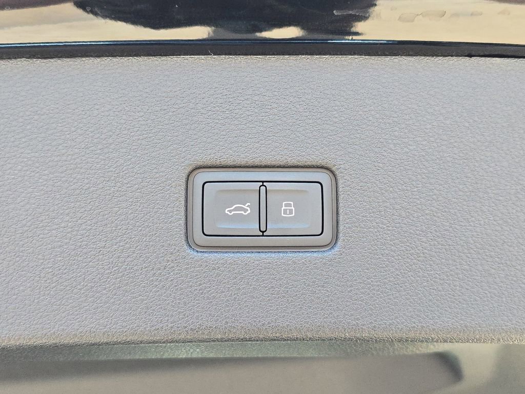 New 2026 Audi Q8 Prestige image 13