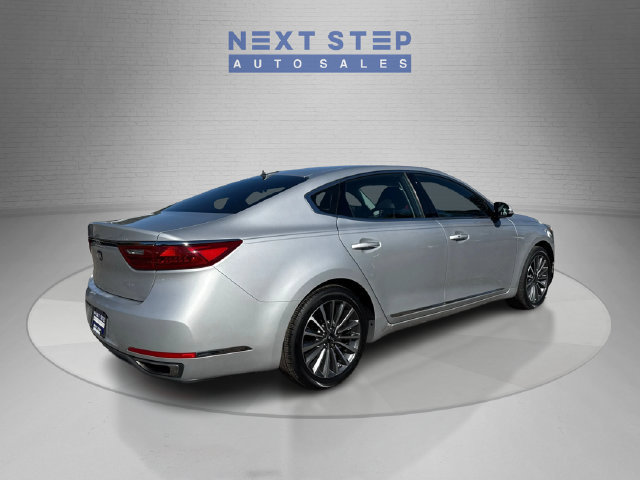 Used 2017 Kia Cadenza Premium FWD image 8