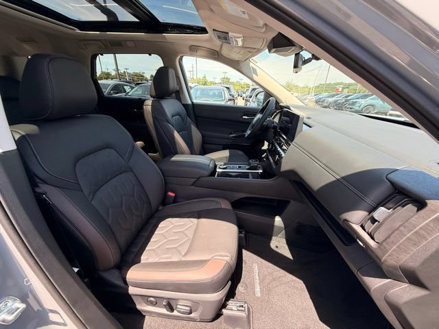 New 2026 Nissan Pathfinder Platinum w/ Cargo Package AWD/4WD image 19