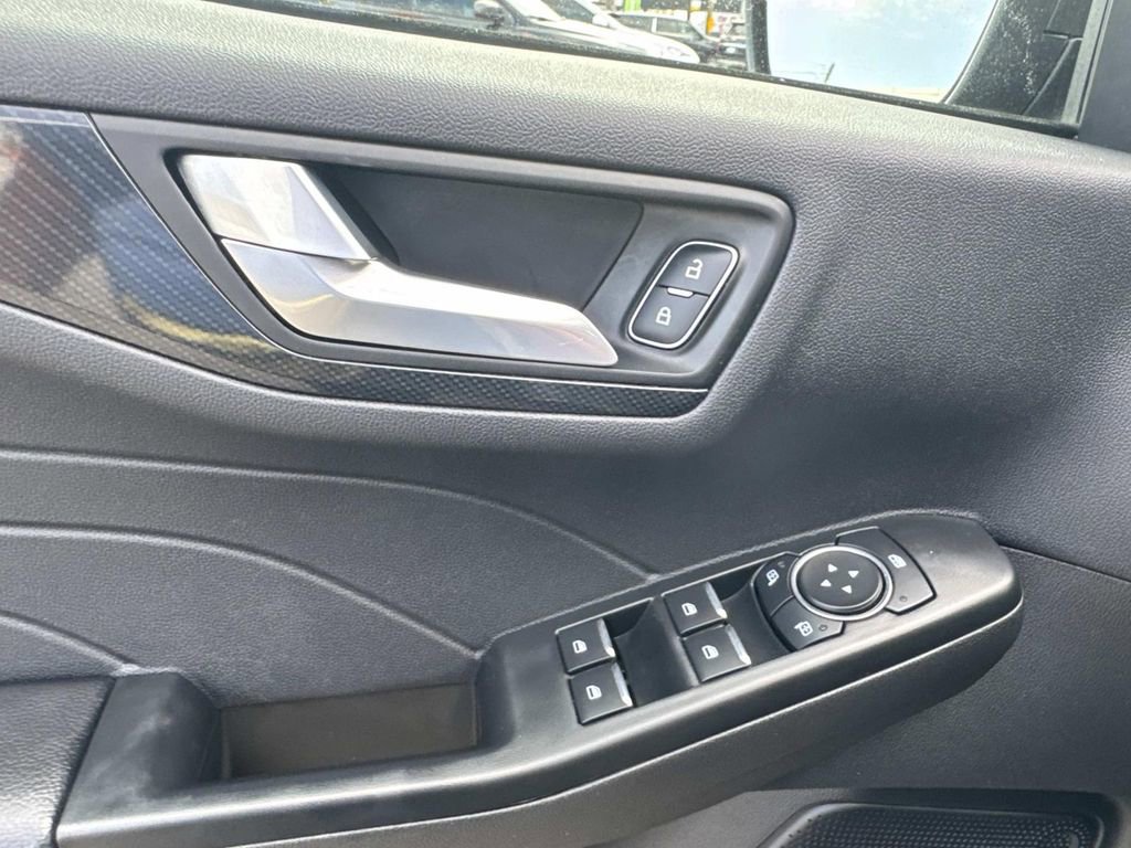 Used 2025 Ford Escape ST-Line AWD/4WD image 19