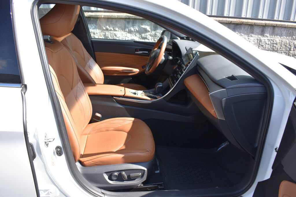 Certified 2019 Toyota Avalon Limited w/ Advanced Safety Package FWD image 25