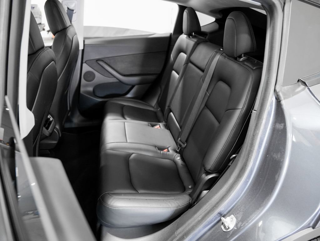 Used 2020 Tesla Model Y Long Range image 27