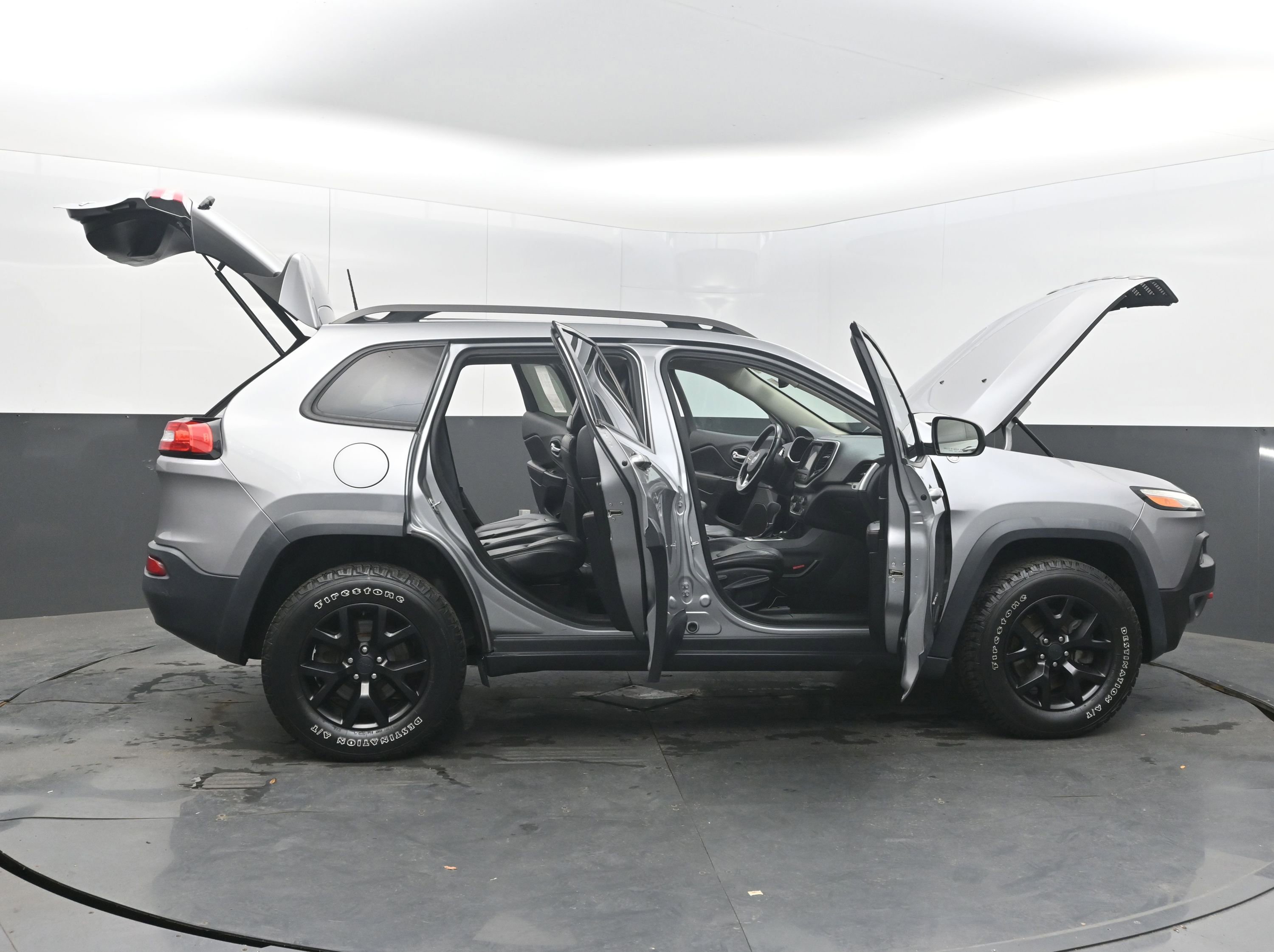Used 2016 Jeep Cherokee Trailhawk w/ Comfort/Convenience Group AWD/4WD image 45