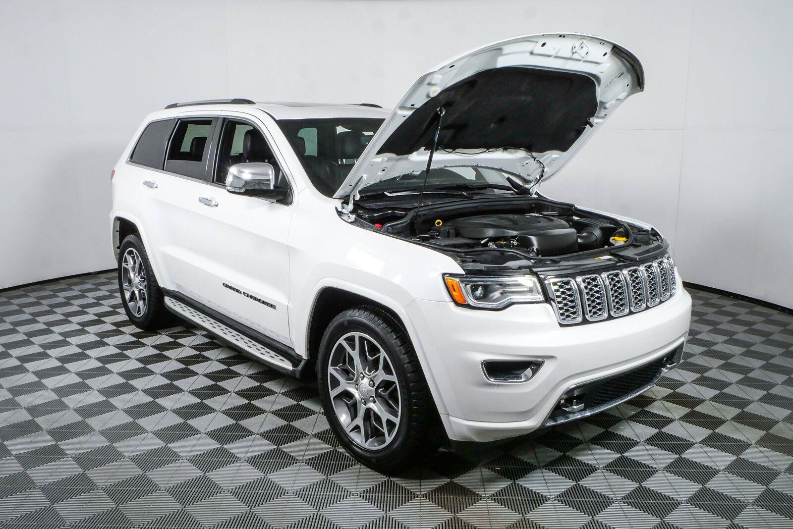 Used 2020 Jeep Grand Cherokee Overland RWD image 37