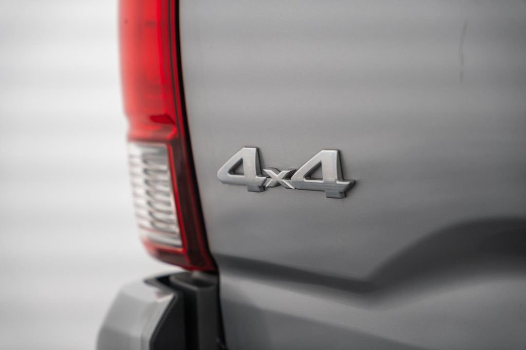 Certified 2021 Toyota Tacoma SR AWD/4WD image 9