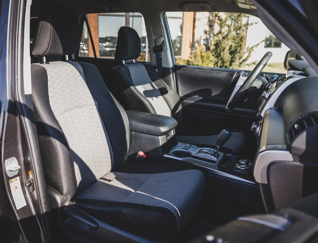 Used 2017 Toyota 4Runner SR5 w/ Four Season Floor Mat Package image 27