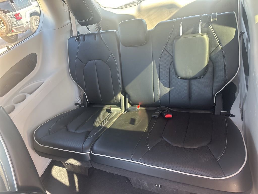 Used 2024 Chrysler Pacifica Limited image 15