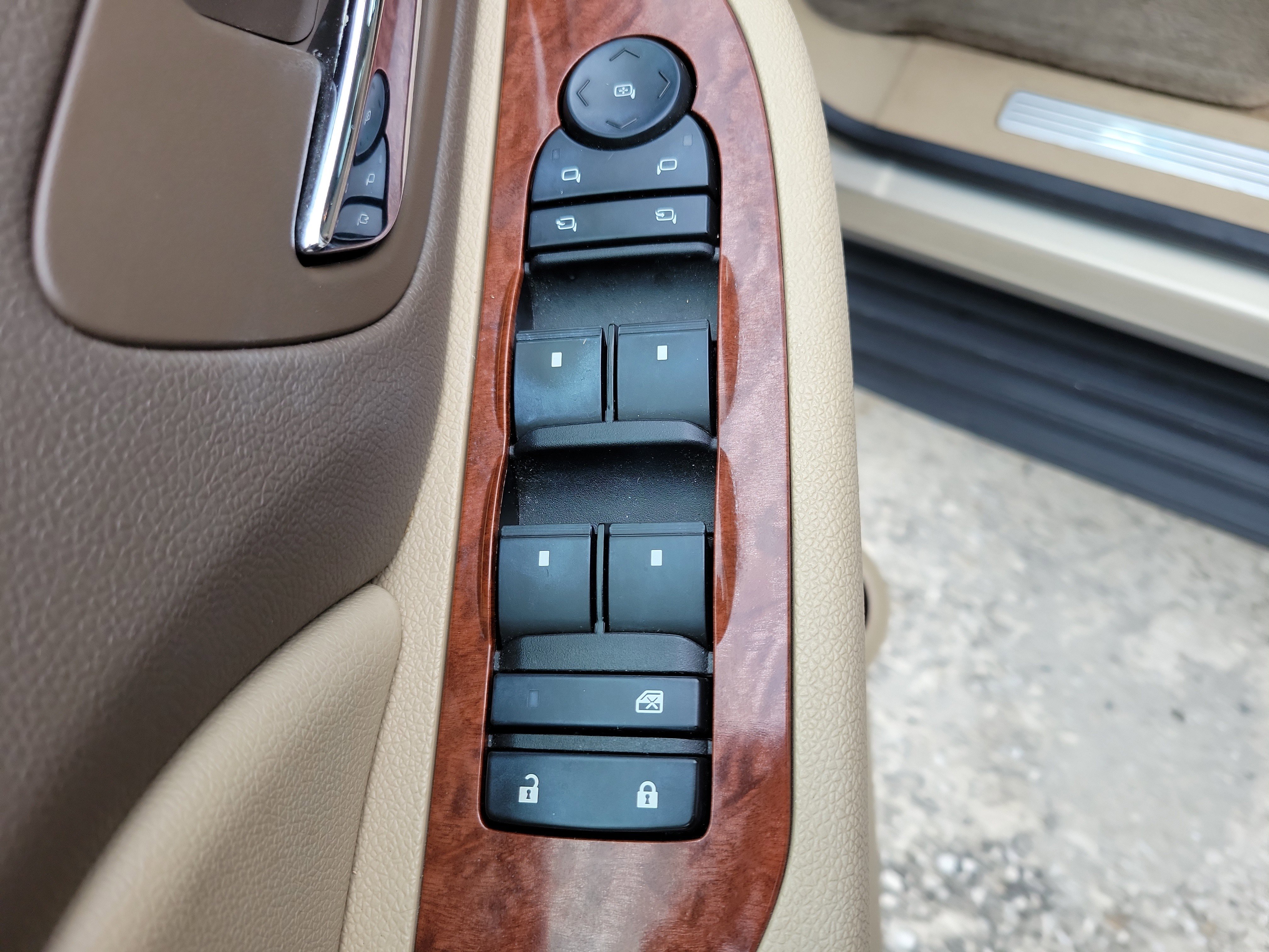 Used 2008 GMC Yukon SLT w/ SLT Preferred Equipment Group image 15