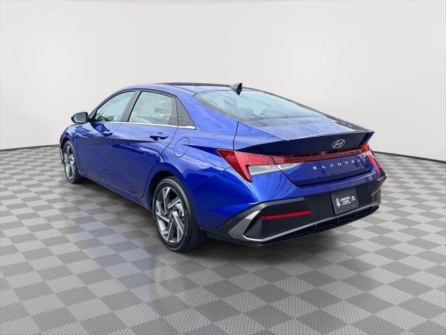 Certified 2025 Hyundai Elantra SEL image 4