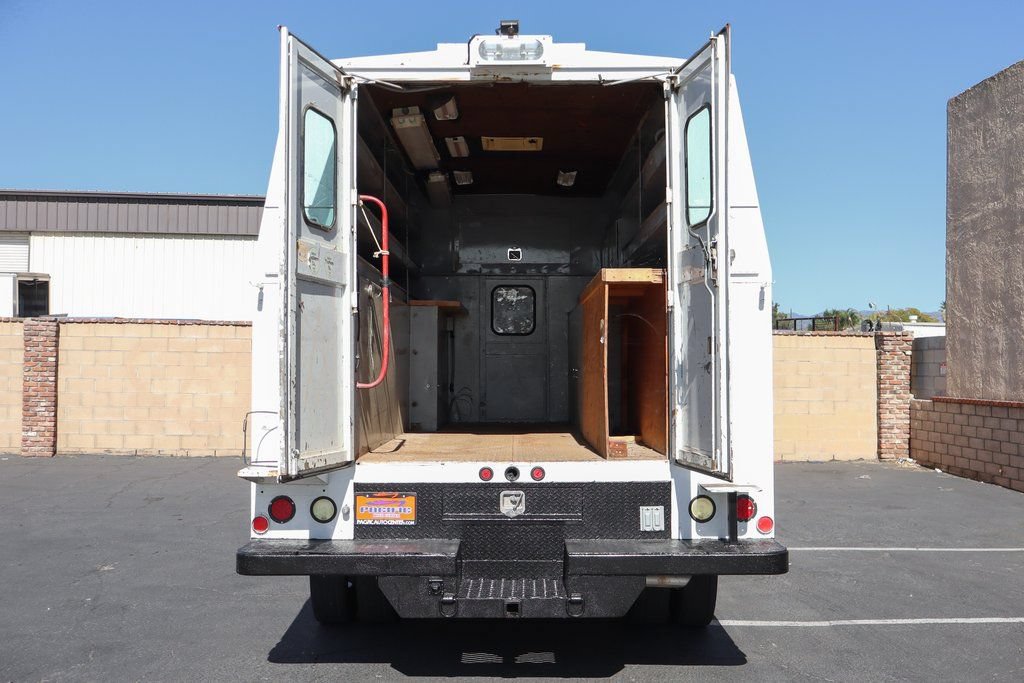 Used 2020 Ford F550 2WD Regular Cab Super Duty image 8