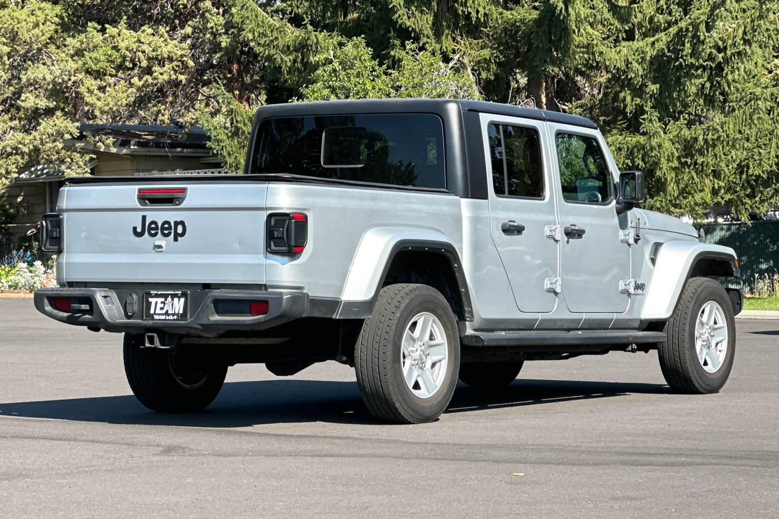 Used 2023 Jeep Gladiator Sport AWD/4WD image 4