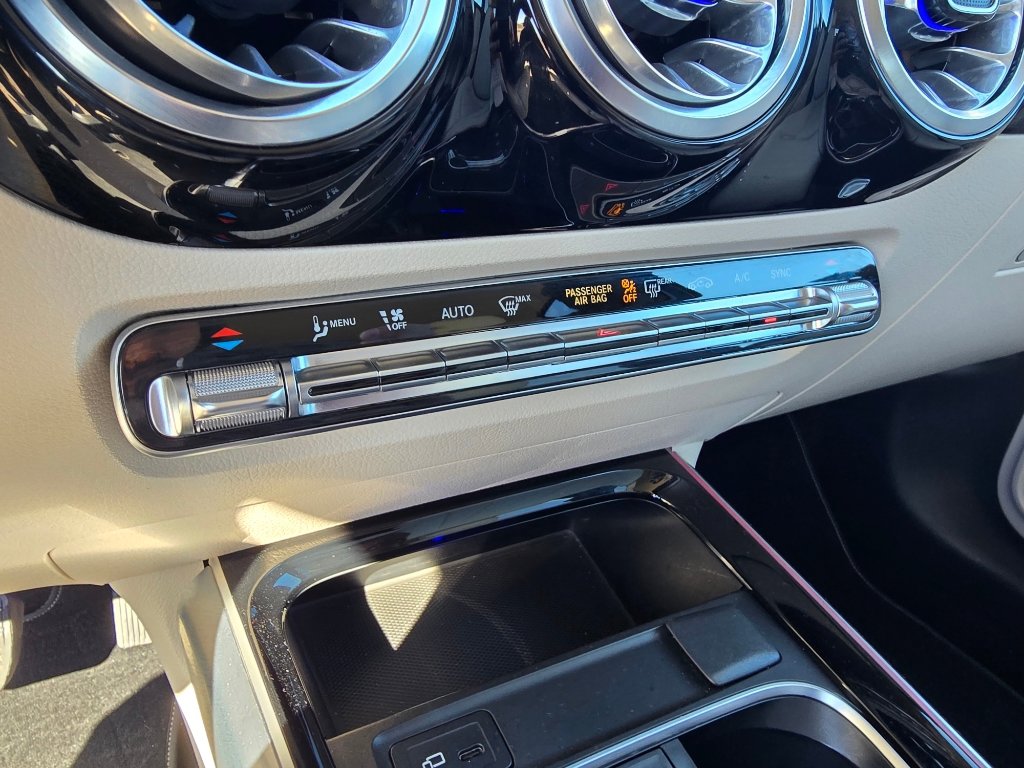Used 2022 Mercedes-Benz GLA 250 4MATIC w/ Premium Package Lite image 21