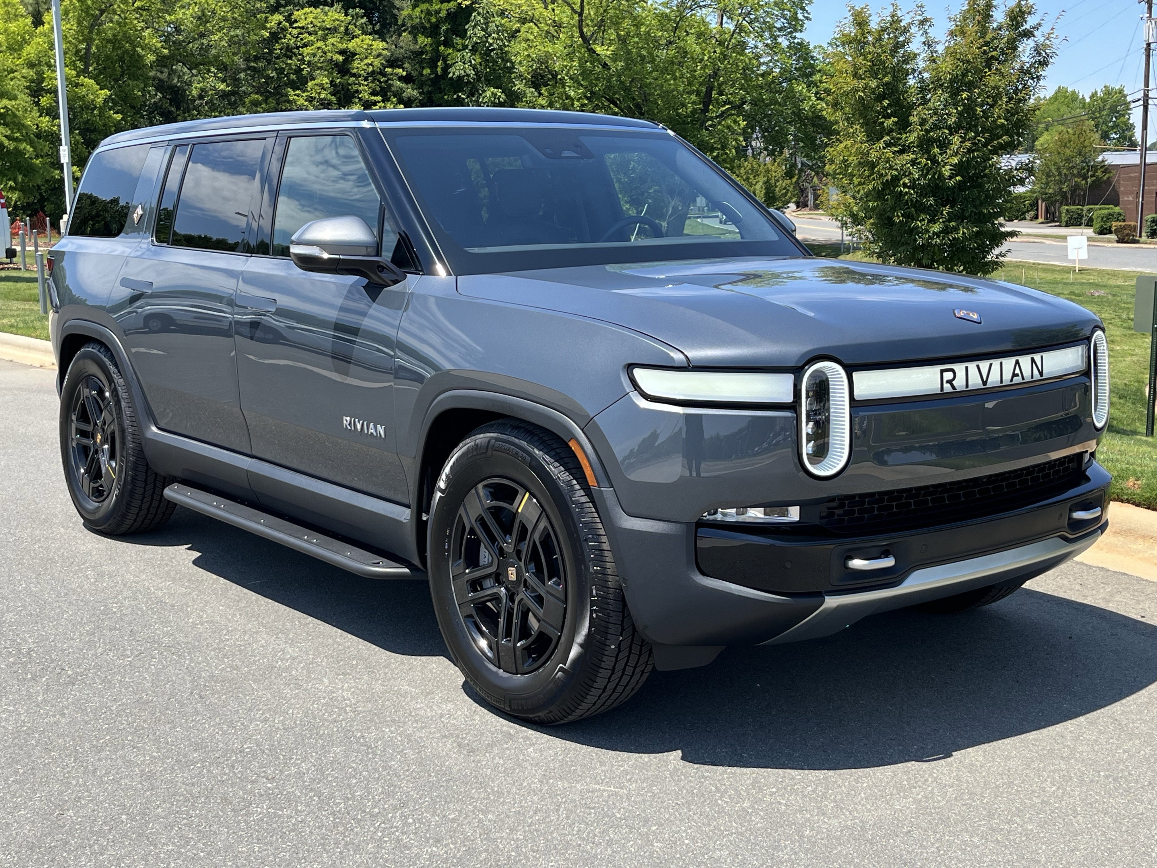 Used 2024 Rivian R1S Adventure AWD/4WD image 2