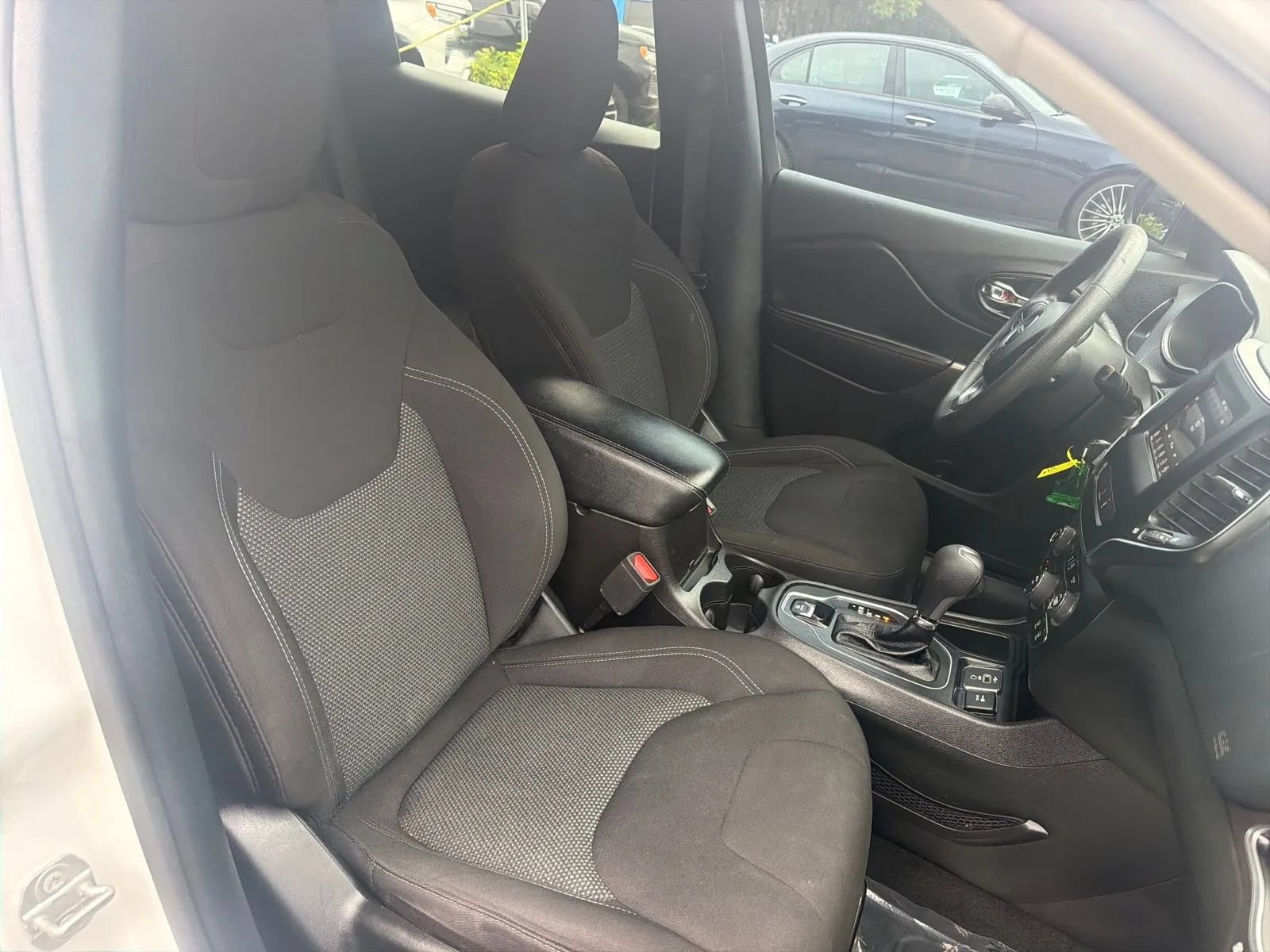 Used 2021 Jeep Cherokee Latitude FWD image 19