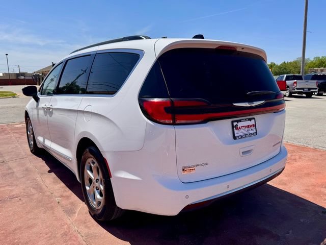Used 2023 Chrysler Pacifica Limited FWD image 8