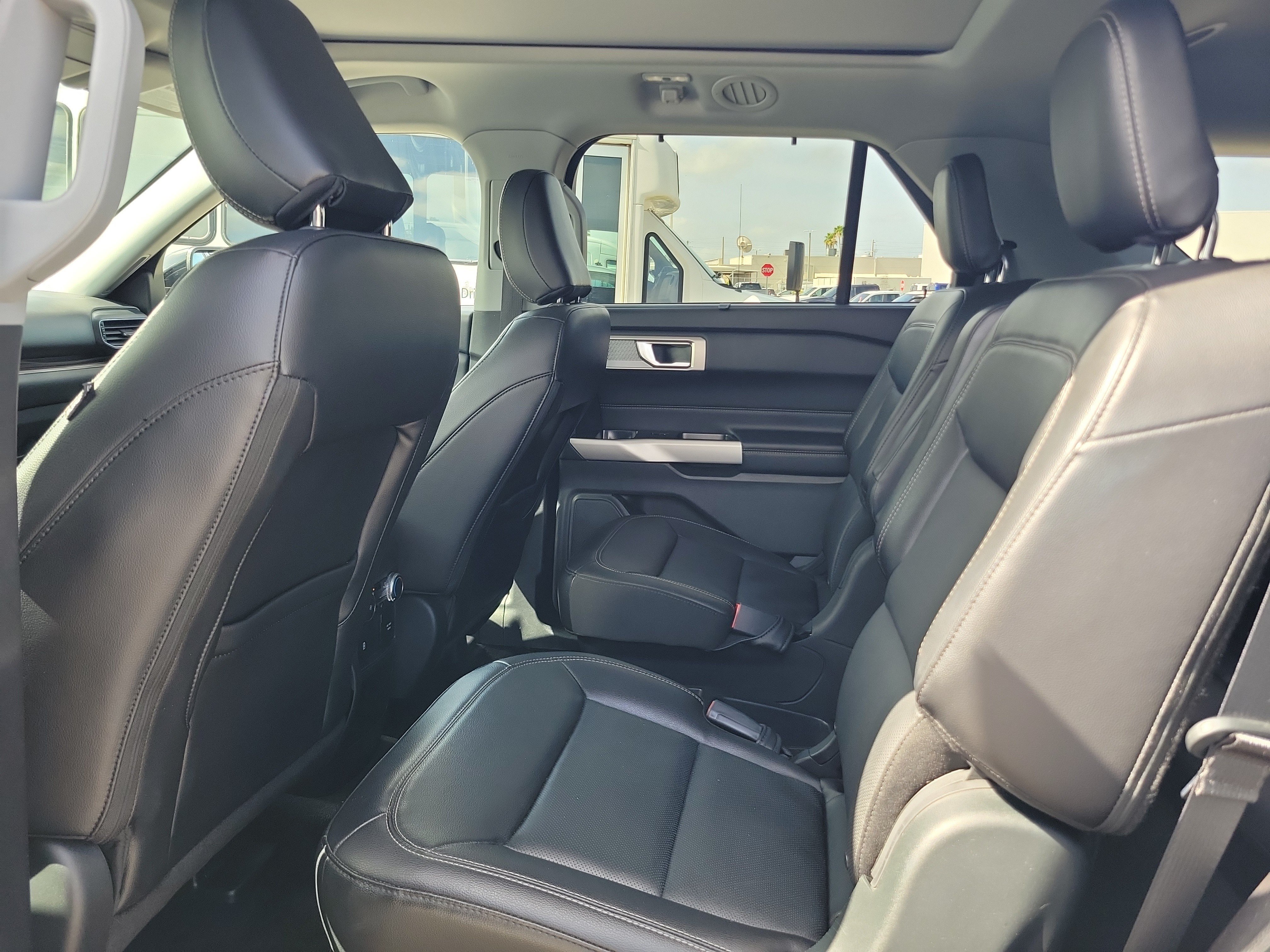 Used 2021 Ford Explorer Limited w/ Equipment Group 301A RWD image 16