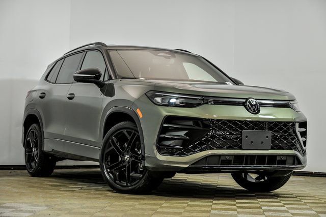 New 2026 Volkswagen Tiguan SE R-Line image 1