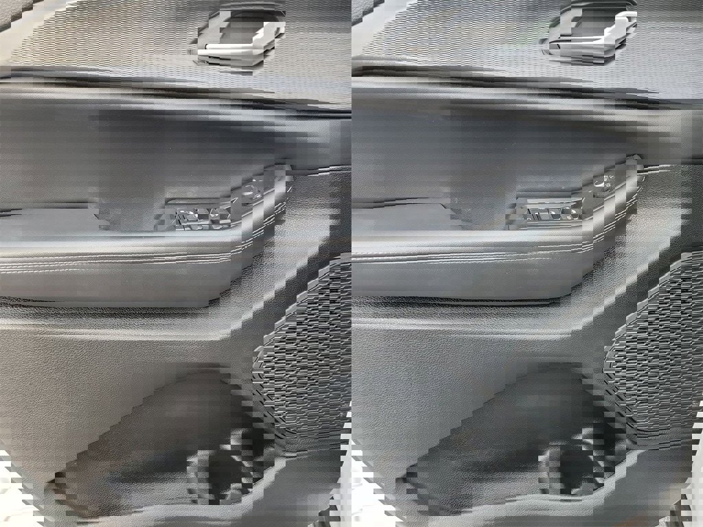 Used 2024 Jeep Grand Cherokee L Laredo image 15