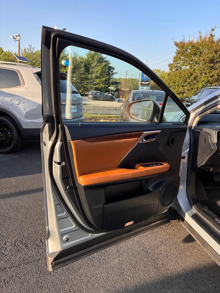 Used 2022 Lexus RX 350L Premium w/ Premium Package AWD/4WD image 43