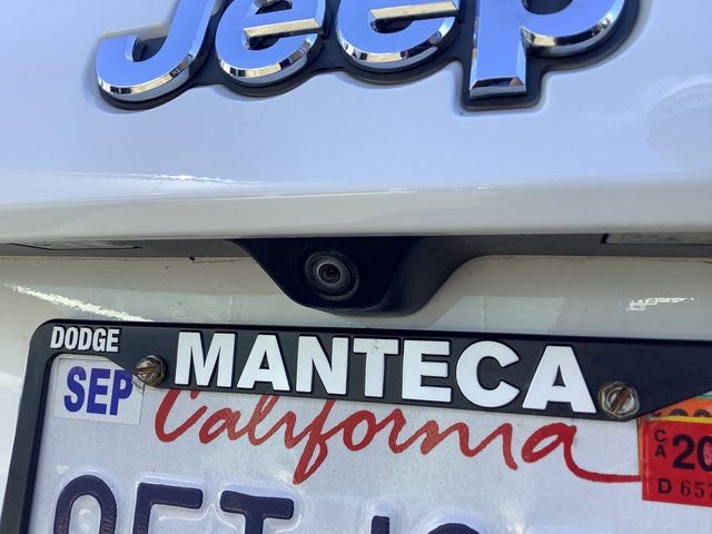 Used 2018 Jeep Grand Cherokee Laredo RWD image 28