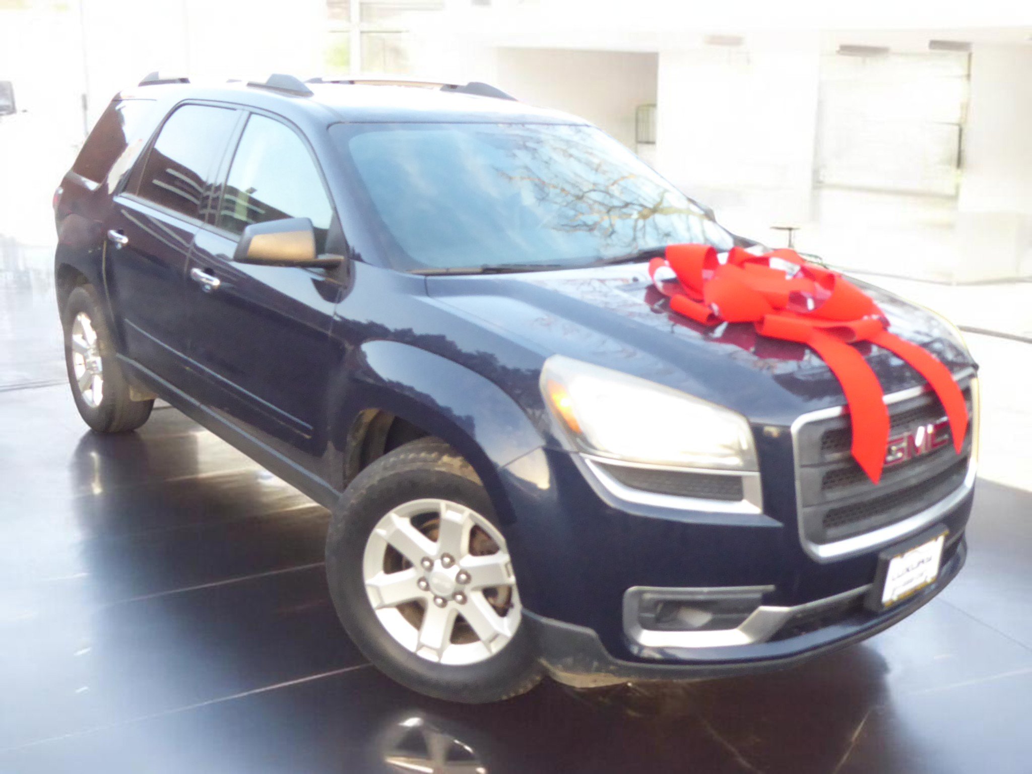 Used 2016 GMC Acadia SLE image 2