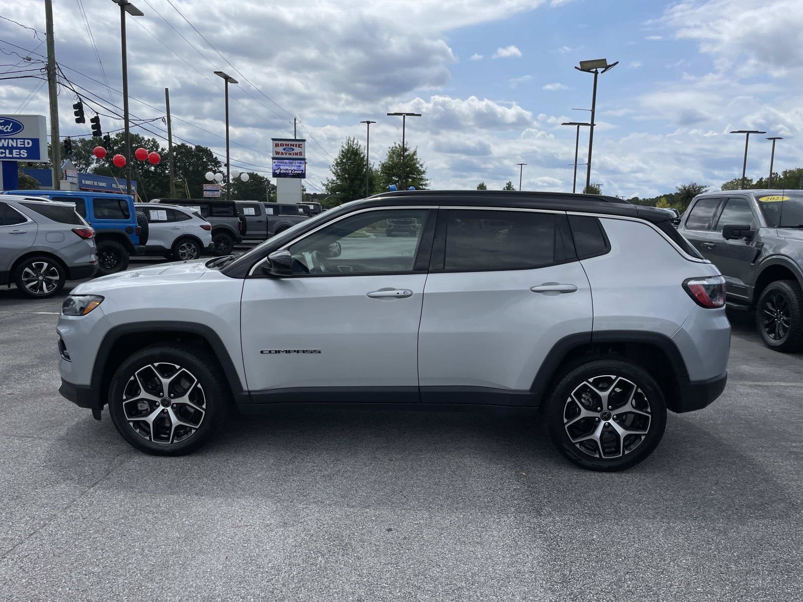 Used 2025 Jeep Compass Limited AWD/4WD image 8