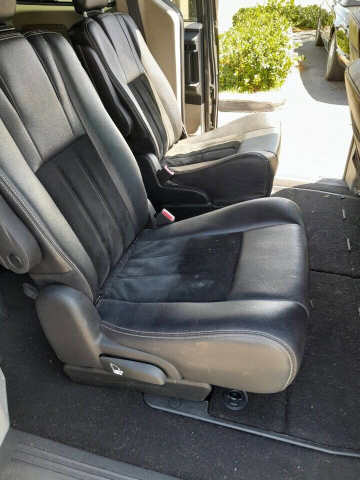 Used 2017 Dodge Grand Caravan SXT image 9